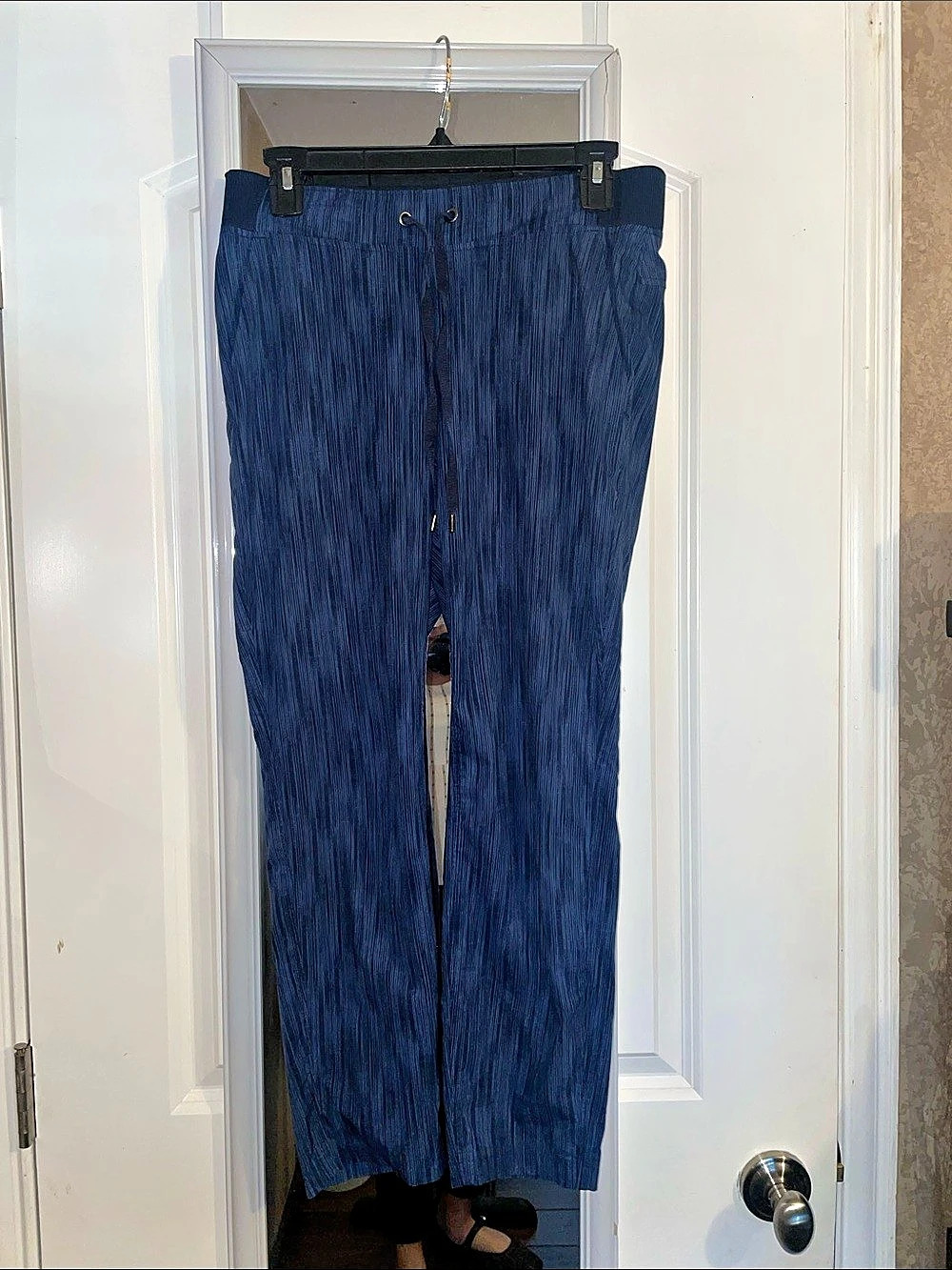 Athleta Straight Leg Abstract Pants in Blue Size 4 Like New